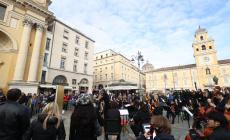 "Tutti cantano Sanremo", anche i parmigiani: il flash mob  in Piazza Garibaldi - Foto