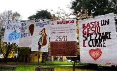 Allestimento a Busseto per la giornata internazionale contro la violenza sulle donne