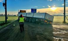 Autocarro fuoristrada a Soragna: colpa del navigatore?