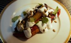 Carote glassate alla brace, yogurt, menta e semi di zucca