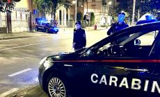 Non si presenta in caserma per la firma e oppone resistenza ai carabinieri che lo rintracciano in via Trento. Addosso aveva carte di credito rubate. In carcere 30enne straniero 