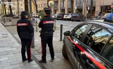 Ruba al supermercato, e tenta di fuggire con la merce nascosta sotto i vestiti. Poi aggredisce il titolare. Arrestato per rapina 29enne straniero 