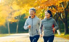 La camminata giapponese che aiuta cuore e polmoni. Il metodo: tre minuti a passo svelto e  tre a passo lento,  per  mezz'ora 