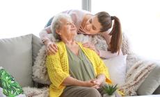 Stare bene: si parla di giovani caregivers, "camminata giapponese" e incontinenza urinaria