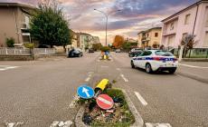 Scoperti i vandali che hanno abbattuto a calci un cartello stradale