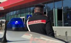 Torna due giorni dopo nello stesso supermercato a Collecchio: due furti da 800 euro. Fermato dai carabinieri su un'auto rubata con della droga: 31enne denunciato