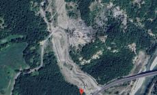 Si &egrave; riattivata la frana di Lamino e fa paura: "minaccia" una strada, un allevamento rischia l'isolamento. Il sindaco Alzapiedi: "Nelle ultime 22 ore ha percorso 40 metri"
