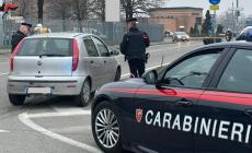 Strada Quarta e viale dei Mille, automobilista chiede informazioni a due donne poi si abbassa i pantaloni: 40enne denunciato
