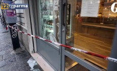 Spaccata in una pasticceria di via Saffi, rubati 200 euro.  Danni al negozio  - Video