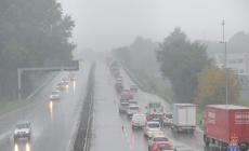 Lavori in corso  in tangenziale (e  corsa agli acquisti natalizi): code e traffico in tilt