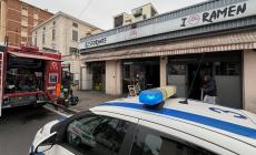 Incendio al ristorante "I Ramen" di via Gramsci: tre squadre dei vigili del fuoco al lavoro, Arpae allertata - Foto