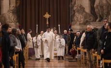 Messa di Natale in duomo, il vescovo: "Per la pace, Dio ha mandato un bambino"  - Video - Foto