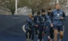 Auguri crociati dal campo di allenamento: feste al lavoro per i ragazzi di Cuesta, la Fiorentina sta arrivando. Delprato e Circati vogliono esserci - Video