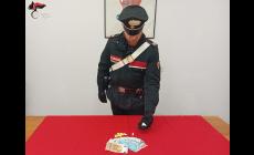 In giro per il centro di Parma nascondeva in auto 16 dosi di cocaina: arrestato un 22enne 