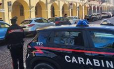 Lui la ospita a casa, lei lo deruba nel sonno: denunciata 55enne a Parma