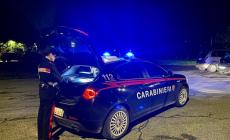 Schiamazzi e rumori molesti in un condominio: i carabinieri trovano la cocaina sul tavolo, denunciata una 41enne