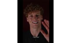 Il video di auguri di Jannik Sinner: "Che anno &egrave; stato... Ci vediamo presto in campo" 