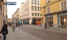 Saldi al via domani anche a Parma. Attesa spesa media di 145 euro a persona - Video