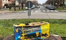 Via Picasso, ci&ograve; che resta del Capodanno: botti ancora abbandonati in mezzo alla rotonda - Foto