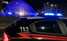 Entra di notte in un ristorante per rubare, ma il proprietario se ne accorge dal cellulare collegato con le telecamere del locale: denunciato