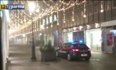 Picchiati e inseguiti, ragazzi si rifugiano in un bar di  via Farini- Video