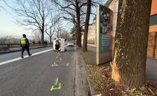 Auto si ribalta sul Lungoparma: un ferito - Le foto