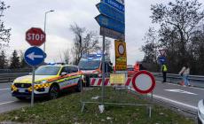 Malore in auto in via Mantova: ambulanza sul posto, traffico in tilt
