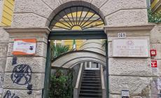 La Spezia, &egrave; morto il ragazzo accoltellato a scuola: fermato un compagno. L'aggressore &egrave; stato bloccato da un professore 