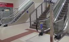 Sono tornate in funzione le scale mobili in stazione - Video