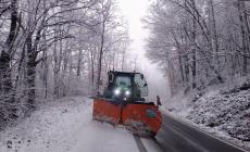 Neve sull'Appennino parmense, mezzi spartineve della Provincia al lavoro - Foto