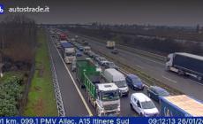 Veicolo in avaria, fino a 5 chilometri di coda in A1 tra Fontanellato e Parma questa mattina 