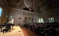 Musica, persecuzione e vite spezzate: il Giorno della Memoria celebrato al Regio con il recital&nbsp;di&nbsp;pianoforte di Joshua Moretti - Le foto