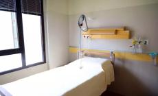 Stacca gli apparecchi che tengono in vita la madre, arrestato