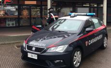 Nasconde sotto i vestiti rasoi per 500 euro e tenta di fuggire dal supermercato: arrestato 49enne straniero