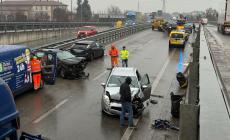 Incidente in tangenziale ovest: coinvolti un camion e 4 auto, due feriti. Disagi anche in A1 e A15 - Foto 