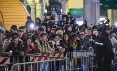 Milano, tanta attesa in piazza Duomo per l&rsquo;arrivo della fiaccola olimpica - Foto