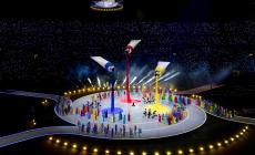 Olimpiadi, la cerimonia di apertura di Milano Cortina: cantano Mariah Carey e Laura Pausini, sfilano gli atleti - Foto 