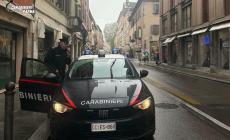 Sorpreso a spacciare hashish in un bar del centro: pusher arrestato e allontanato dalla zona rossa