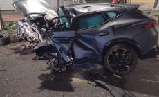 Viale Mentana, auto si schianta contro un albero: morto un 33enne  - Foto e video