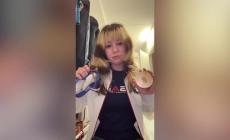 Olimpiadi, le medaglie rotte diventano un "caso". Anche sui social - I video delle atlete 