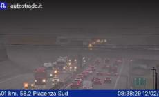 Code tra Fidenza e il bivio A1-A15 per lavori. Camioncino ribaltato nella notte: incidente mortale all'altezza di Alseno