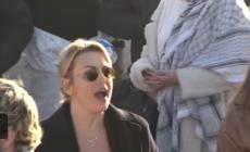 Francesca Pascale ai Pro Pal al Carnevale Viareggio: "Lavatevi" - Video