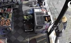 Tenta un furto ripreso dalle telecamere  