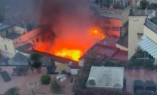 Lo storico teatro Sannazaro distrutto dalle fiamme, danni per 60-70 milioni di euro - Foto
