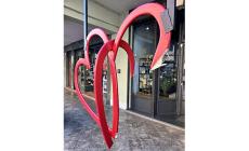 Vandali in azione in centro a Busseto: danneggiati i cuori di San Valentino 