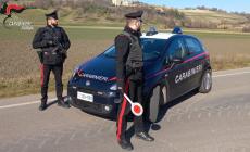 "Siamo muratori" ma sul furgone ci sono coltelli e arnesi da scasso: arrestato un 56enne, nei guai anche un 51enne a Cascinapiano