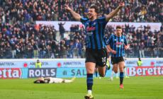 L'Atalanta ribalta il big match col Napoli: 2-1. Il Genoa travolge il Torino 3-0 nello scontro salvezza - Risultati e classifica