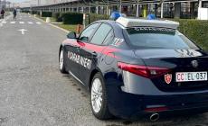 Tenta un furto in un negozio di cosmetici, poi aggredisce il vigilante: 35enne arrestata