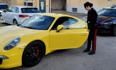 Rivende  la Porsche che ha acquistato con un assegno falso. Denunciato un 41enne 
