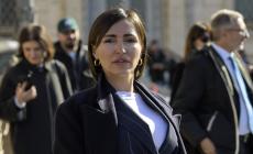 Le &laquo;meno vedenti&raquo; scambiano la Brancale per Paola Barale: &laquo;Stava meglio bionda&raquo;